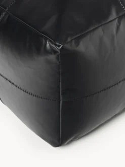 Cuscino da pavimento in pelle fatto a mano Raven
