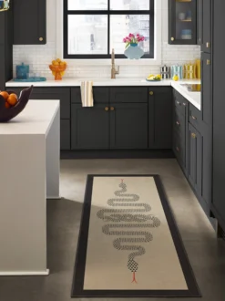 Passatoia a pelo corto lavabile Venom by Jonathan Adler