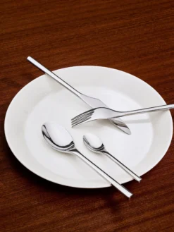 Set di 16 posate lucidate Artik