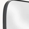 Specchio da parete dalla forma curva Oiva