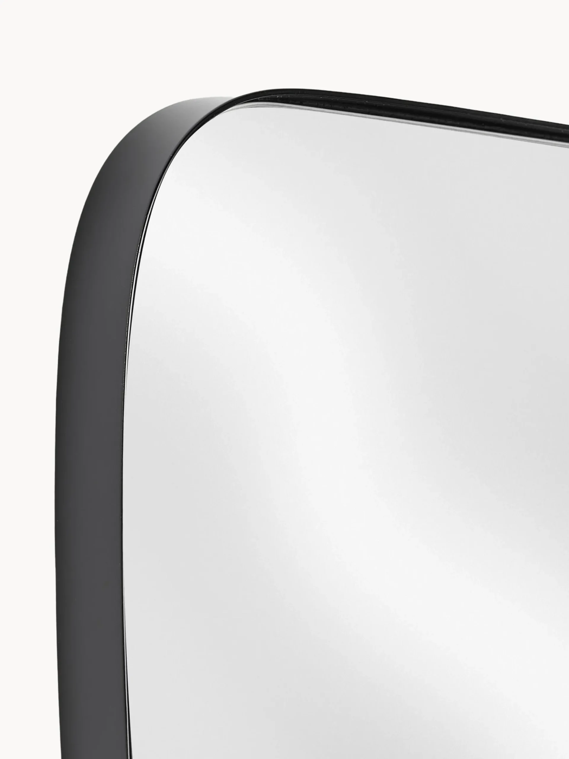 Specchio da parete dalla forma curva Oiva