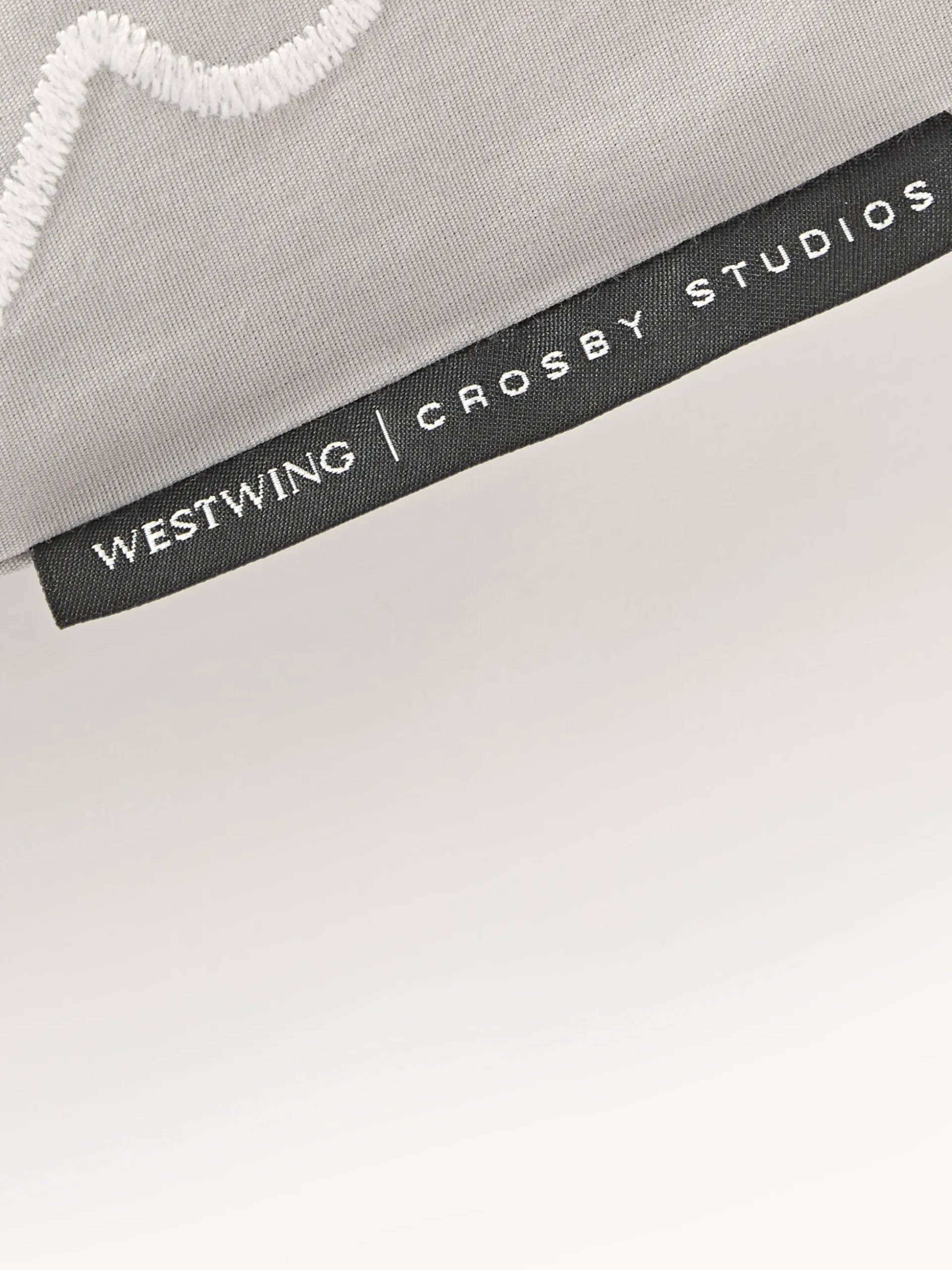 Westwing | Crosby Studios, Copripiumino in cotone con motivo ricamato Jouy